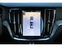 Volvo V60 T6 Plug-in hybrid AWD Plus Dark | Verwarmbare voorstoelen+stuurwiel+achterstoelen | Rondom zichtcamera | Premium audio by Harman Kardon | Verwarmbare voorruit | 18 inch Lichtmetalen velgen