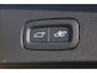 Volvo V60 T6 Plug-in hybrid AWD Plus Dark | Verwarmbare voorstoelen+stuurwiel+achterstoelen | Rondom zichtcamera | Premium audio by Harman Kardon | Verwarmbare voorruit | 18 inch Lichtmetalen velgen