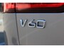 Volvo V60 T6 Plug-in hybrid AWD Plus Dark | Verwarmbare voorstoelen+stuurwiel+achterstoelen | Rondom zichtcamera | Premium audio by Harman Kardon | Verwarmbare voorruit | 18 inch Lichtmetalen velgen