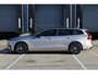 Volvo V60 T6 Plug-in hybrid AWD Plus Dark | Verwarmbare voorstoelen+stuurwiel+achterstoelen | Rondom zichtcamera | Premium audio by Harman Kardon | Verwarmbare voorruit | 18 inch Lichtmetalen velgen