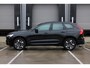 Volvo XC60 T6 Plug-in hybrid AWD Plus Dark | Trekhaak | Verwarmbare voorstoelen+stuurwiel+achterbank | Rondom zichtcamera | Premium audio by Harman Kardon | Head up display