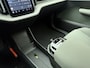 Volvo EX30 Extended Range Plus / Pine interieur / Getint glas / El. Trekhaak / 19'' / Zwart Dak / Harman & Kardon / El. Achterklep / ACC / BLIS /