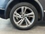 Volkswagen Tiguan 1.5 150pk TSI R-Line Business+ Panoramisch schuif-kanteldak | Koplampverlichting LED 'Matrix' (IQ.Light) | Winterpakket