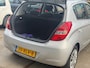 Hyundai i20 1.2i i-Motion/5drs/ nap/ dealeronderhouden/ 1jaar apk/ airco/ EL-ramen/ trekhaak/ zeer nette auto.