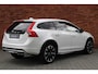 Volvo V60 Cross Country T5 Polar+ Luxury | Afneembare Trekhaak | Panoramadak | Verwarmbare Voorstoelen | Adaptieve Bochtverlichting | 19'' Lichtmetalen Velgen | Parkeercamera | Cruise Control |