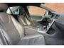 Volvo V60 Cross Country T5 Polar+ Luxury | Afneembare Trekhaak | Panoramadak | Verwarmbare Voorstoelen | Adaptieve Bochtverlichting | 19'' Lichtmetalen Velgen | Parkeercamera | Cruise Control |
