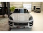 Porsche Cayenne 3.0 E-Hybrid | achterassturing | Sport design | 18 weg | bijrijder display | pano | Soft close |