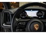 Porsche Cayenne 3.0 E-Hybrid | achterassturing | Sport design | 18 weg | bijrijder display | pano | Soft close |