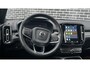 Volvo XC40 Recharge P8 AWD 78 kWh R-Design | Achteruitrijcamera | Parkeersensoren | BLIS | Navigatie | Harman Kardon Audio | Lichtmetalen Velgen 19 inch | Sportstoelen | Keyless Entry