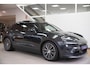Porsche Macan 4 E 100 kWh|1 Eig.|Org NL NAP|BTW|Luchtvering|Sportchrono|BOSE|360|ClubLeder|Dealer Onderhouden