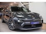 Porsche Macan 4 E 100 kWh|1 Eig.|Org NL NAP|BTW|Luchtvering|Sportchrono|BOSE|360|ClubLeder|Dealer Onderhouden
