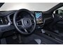 Volvo XC60 T6 Recharge AWD Plus Black Edition - IntelliSafe Assist & Surround - 22" 5-Dubbel Spaaks Glossy Black / Diamond Cut velgen - Harman/Kardon audio - Adaptieve LED koplampen - Parkeercamera achter - Verwarmde voorstoelen, stuur & achterbank - Parkeersensoren voor & achter - Elektr. bedienb. voorstoelen met geheugen - Draadloze tel. lader - Elektr. inklapbare trekhaak