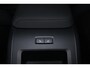 Volvo XC60 T6 Recharge AWD Plus Black Edition - IntelliSafe Assist & Surround - 22" 5-Dubbel Spaaks Glossy Black / Diamond Cut velgen - Harman/Kardon audio - Adaptieve LED koplampen - Parkeercamera achter - Verwarmde voorstoelen, stuur & achterbank - Parkeersensoren voor & achter - Elektr. bedienb. voorstoelen met geheugen - Draadloze tel. lader - Elektr. inklapbare trekhaak