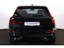 Volvo XC60 T6 Recharge AWD Plus Black Edition - IntelliSafe Assist & Surround - 22" 5-Dubbel Spaaks Glossy Black / Diamond Cut velgen - Harman/Kardon audio - Adaptieve LED koplampen - Parkeercamera achter - Verwarmde voorstoelen, stuur & achterbank - Parkeersensoren voor & achter - Elektr. bedienb. voorstoelen met geheugen - Draadloze tel. lader - Elektr. inklapbare trekhaak