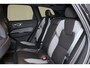 Volvo XC60 T6 Recharge AWD Plus Black Edition - IntelliSafe Assist & Surround - 22" 5-Dubbel Spaaks Glossy Black / Diamond Cut velgen - Harman/Kardon audio - Adaptieve LED koplampen - Parkeercamera achter - Verwarmde voorstoelen, stuur & achterbank - Parkeersensoren voor & achter - Elektr. bedienb. voorstoelen met geheugen - Draadloze tel. lader - Elektr. inklapbare trekhaak