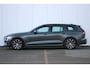 Volvo V60 T6 350PK Plug-in hybrid AWD Plus Dark | Adaptive Cruise & Pilot Assist | Stoelverwarming Voor & Achter | Stuurverwarming | Semi-Elektrische Trekhaak | Premium Audio by Harman Kardon | 360 Camera | Sportstoelen |