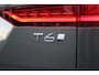 Volvo V60 T6 350PK Plug-in hybrid AWD Plus Dark | Adaptive Cruise & Pilot Assist | Stoelverwarming Voor & Achter | Stuurverwarming | Semi-Elektrische Trekhaak | Premium Audio by Harman Kardon | 360 Camera | Sportstoelen |