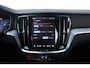 Volvo V60 T6 350PK Plug-in hybrid AWD Plus Dark | Adaptive Cruise & Pilot Assist | Stoelverwarming Voor & Achter | Stuurverwarming | Semi-Elektrische Trekhaak | Premium Audio by Harman Kardon | 360 Camera | Sportstoelen |