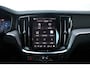 Volvo V60 T6 350PK Plug-in hybrid AWD Plus Dark | Adaptive Cruise & Pilot Assist | Stoelverwarming Voor & Achter | Stuurverwarming | Semi-Elektrische Trekhaak | Premium Audio by Harman Kardon | 360 Camera | Sportstoelen |