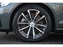 Volvo V60 T6 350PK Plug-in hybrid AWD Plus Dark | Adaptive Cruise & Pilot Assist | Stoelverwarming Voor & Achter | Stuurverwarming | Semi-Elektrische Trekhaak | Premium Audio by Harman Kardon | 360 Camera | Sportstoelen |