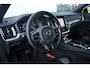 Volvo V60 T6 350PK Plug-in hybrid AWD Plus Dark | Adaptive Cruise & Pilot Assist | Stoelverwarming Voor & Achter | Stuurverwarming | Semi-Elektrische Trekhaak | Premium Audio by Harman Kardon | 360 Camera | Sportstoelen |
