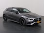 Mercedes-Benz A-klasse 180 Star Edition AMG Line | Nieuwprijs € 52.195,- | Night | Panoramadak | Sfeerverlichting | Stoelverwarming | Parkeercamera |