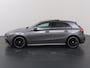 Mercedes-Benz A-klasse 180 Star Edition AMG Line | Nieuwprijs € 52.195,- | Night | Panoramadak | Sfeerverlichting | Stoelverwarming | Parkeercamera |