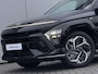 Hyundai Kona 1.6 GDI HEV N Line AUTOMAAT / Automatische Achterklep / 18" N-line LMV / Stoelverkoeling / Stuurverwarming / Stoelverwarming Voor + Achter / 360 Camera / Blindspot camera / Keyless Antry / NL auto /