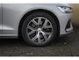 Volvo V60 2.0 B3 Core | Adaptive Cruise | BLIS | Stoelverwarming V/A | Stuurwielverwarming | Google Maps Navi | 17 inch