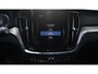 Volvo V60 2.0 T6 Recharge AWD R-Design Black-line private-glas Navigatie electr achterklep afneembare trekhaak LED-verlichting DAB ECC Distronic 360 camera lane-assist PDC achter 19-inch lmv