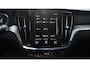 Volvo V60 2.0 T6 Recharge AWD R-Design Black-line private-glas Navigatie electr achterklep afneembare trekhaak LED-verlichting DAB ECC Distronic 360 camera lane-assist PDC achter 19-inch lmv