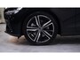 Volvo V60 2.0 T6 Recharge AWD R-Design Black-line private-glas Navigatie electr achterklep afneembare trekhaak LED-verlichting DAB ECC Distronic 360 camera lane-assist PDC achter 19-inch lmv