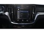 Volvo V60 2.0 T6 Recharge AWD R-Design Black-line private-glas Navigatie electr achterklep afneembare trekhaak LED-verlichting DAB ECC Distronic 360 camera lane-assist PDC achter 19-inch lmv
