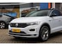 Volkswagen T-Roc 1.5 TSI Sport Business R | Trekhaak | Cruise adaptief | Camera | Stoelverwarming | Keyless | Navi/Carplay | LED | Super compleet! | Achteruitrijcamera | Cruise control adaptief | Elektrisch bedienbare achterklep