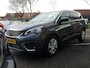 Peugeot 5008 BLUE L. EXECUTIVE 1.2PT-130pk (VOL)AUTOMAAT(EAT8) 7-Pers. | Vol-leer | Trekhaak | Navigatie via AppleCarPlay & AndroidAuto | Parkeerhulp & Camera