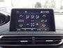 Peugeot 5008 BLUE L. EXECUTIVE 1.2PT-130pk (VOL)AUTOMAAT(EAT8) 7-Pers. | Vol-leer | Trekhaak | Navigatie via AppleCarPlay & AndroidAuto | Parkeerhulp & Camera