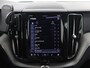 Volvo XC60 2.0 T6 Plug-in hybrid AWD Ultimate Dark | Trekhaak | Panoramadak | Comfortstoelen elektrisch verstelbaar + geheugen | HUD | Navigatie | 360 Camera | DAB | Stoelverwarming | Ele. kofferdeksel | Harman/Kardon |