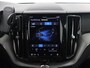 Volvo XC60 2.0 T6 Plug-in hybrid AWD Ultimate Dark | Trekhaak | Panoramadak | Comfortstoelen elektrisch verstelbaar + geheugen | HUD | Navigatie | 360 Camera | DAB | Stoelverwarming | Ele. kofferdeksel | Harman/Kardon |