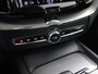 Volvo XC60 2.0 T6 Plug-in hybrid AWD Ultimate Dark | Trekhaak | Panoramadak | Comfortstoelen elektrisch verstelbaar + geheugen | HUD | Navigatie | 360 Camera | DAB | Stoelverwarming | Ele. kofferdeksel | Harman/Kardon |