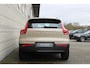 Volvo XC40 2.0 B4 Plus Dark | Semi elektrisch inklapbare trekhaak | 19" lichtmetalen velgen | All Seasonbanden | Noodreservewiel | Verwarmbare voorstoelen | Driver Awareness | Adaptive Cruise control | Pilot Assist | Driver Assist | Verwarmbaar stuurwiel | Camera achter | Draadloze telefoonoplader | Keyless Entry | Keyless Drive | Verwarmbare voorruit | Premium Sound by Harman Kardon | Elektrisch verstelbare voorstoelen | Apple Carplay/Android Auto | Google Maps | Google Assistant | Blis | Elektrisch bedienbare achterklep