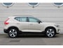 Volvo XC40 2.0 B4 Plus Dark | Semi elektrisch inklapbare trekhaak | 19" lichtmetalen velgen | All Seasonbanden | Noodreservewiel | Verwarmbare voorstoelen | Driver Awareness | Adaptive Cruise control | Pilot Assist | Driver Assist | Verwarmbaar stuurwiel | Camera achter | Draadloze telefoonoplader | Keyless Entry | Keyless Drive | Verwarmbare voorruit | Premium Sound by Harman Kardon | Elektrisch verstelbare voorstoelen | Apple Carplay/Android Auto | Google Maps | Google Assistant | Blis | Elektrisch bedienbare achterklep