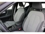 Volvo XC40 2.0 B4 Plus Dark | Semi elektrisch inklapbare trekhaak | 19" lichtmetalen velgen | All Seasonbanden | Noodreservewiel | Verwarmbare voorstoelen | Driver Awareness | Adaptive Cruise control | Pilot Assist | Driver Assist | Verwarmbaar stuurwiel | Camera achter | Draadloze telefoonoplader | Keyless Entry | Keyless Drive | Verwarmbare voorruit | Premium Sound by Harman Kardon | Elektrisch verstelbare voorstoelen | Apple Carplay/Android Auto | Google Maps | Google Assistant | Blis | Elektrisch bedienbare achterklep