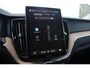 Volvo XC60 T6 Plug-in hybrid AWD Ultra Dark | Nieuwe auto! | Adaptive Cruise & Pilot Assist | Premium Harman/Kardon Audio | 360 Camera | 20" Velgen | Schuif-/kanteldak | Stoel & Stuurverwarming | Power Seats incl. Memory | Panoramisch Schuif-/kanteldak | Verwarmbare Buitenste Zittingen Achter | Elektr. Achterklep | Head-up display |