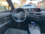 Lexus UX 250h Preference Line | Trekhaak, 18 inch, Keyless, Dodehoekherkenning, Parkeersensoren, Stoel + Stuurverwarming