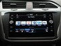 Volkswagen Tiguan 1.5 TSI R-Line Automaat - Panoramaschuif-kanteldak - IQ light - Navigatie - Side assist - Trekhaak - Camera
