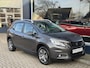 Peugeot 2008 1.2 Active Pack | Automaat | Facelift Type | Slechts 69.000 KM | Navigatie | Climate Control | Trekhaak 1250 KG | 4-Seizoenenbanden | Stoelverwarming | Parkeersensoren | Hoge Zit | Lichtmetalen Velgen | LED Dagrijverlichting | Dakrails |