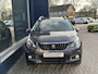 Peugeot 2008 1.2 Active Pack | Automaat | Facelift Type | Slechts 69.000 KM | Navigatie | Climate Control | Trekhaak 1250 KG | 4-Seizoenenbanden | Stoelverwarming | Parkeersensoren | Hoge Zit | Lichtmetalen Velgen | LED Dagrijverlichting | Dakrails |