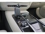 Volvo V60 T6 Recharge AWD Ultra Bright - Panorama/schuifdak - IntelliSafe Assist & Surround - 360º Camera - Harman/Kardon audio - Adaptieve LED koplampen - Verwarmde voorstoelen, stuur & achterbank - Parkeersensoren voor & achter - Elektr. bedienb. voorstoelen met geheugen - Head up display - Extra getint glas - 18' LMV
