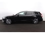 Volvo V60 T6 Recharge AWD Ultra Bright - Panorama/schuifdak - IntelliSafe Assist & Surround - 360º Camera - Harman/Kardon audio - Adaptieve LED koplampen - Verwarmde voorstoelen, stuur & achterbank - Parkeersensoren voor & achter - Elektr. bedienb. voorstoelen met geheugen - Head up display - Extra getint glas - 18' LMV