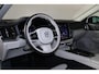 Volvo V60 T6 Recharge AWD Ultra Bright - Panorama/schuifdak - IntelliSafe Assist & Surround - 360º Camera - Harman/Kardon audio - Adaptieve LED koplampen - Verwarmde voorstoelen, stuur & achterbank - Parkeersensoren voor & achter - Elektr. bedienb. voorstoelen met geheugen - Head up display - Extra getint glas - 18' LMV